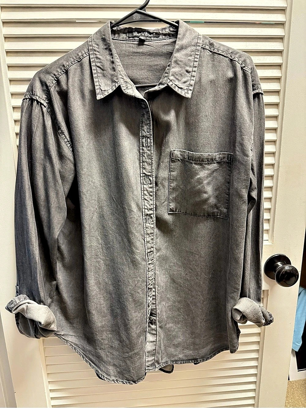 Velvet Heart Gray Button Down Shirt Size Medium